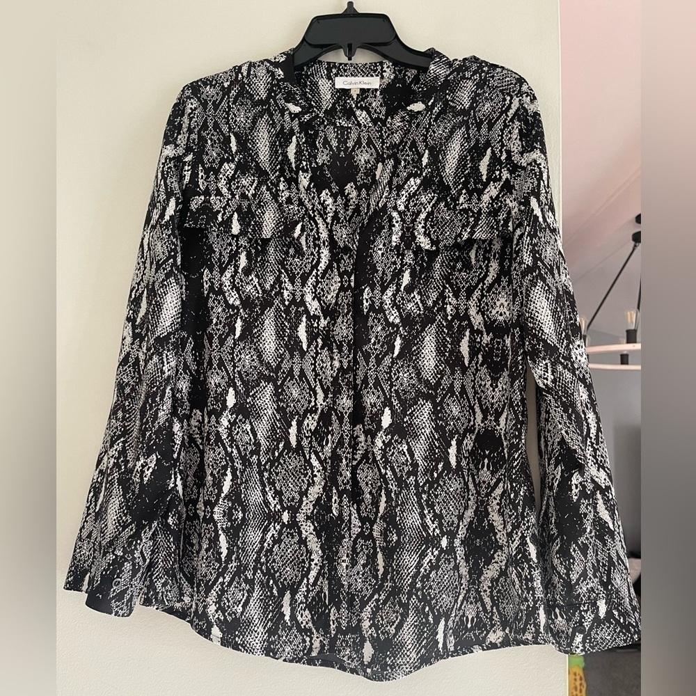 Calvin Klein button down blouse‎